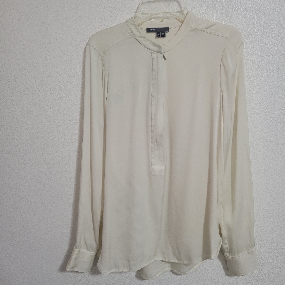 Vince Silk Blend off white color top size xs